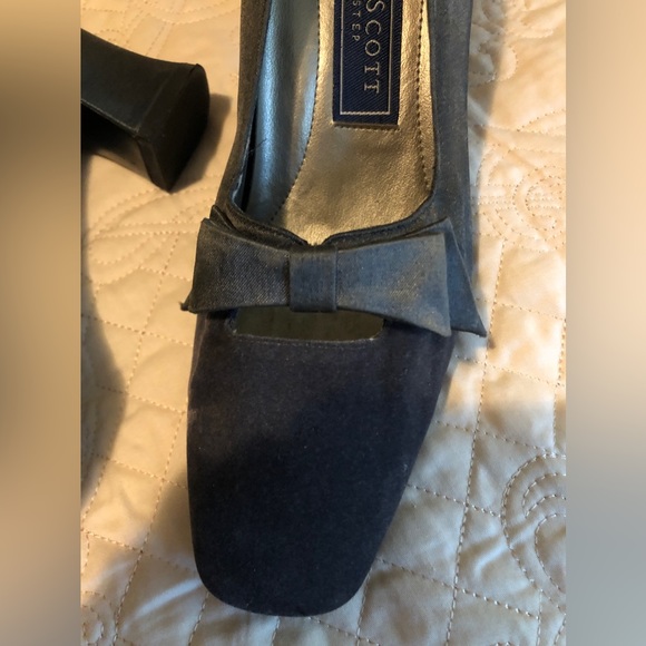 Vintage shoes Karen Scott Edwardian Inspired bow front gray heels - Picture 4 of 14